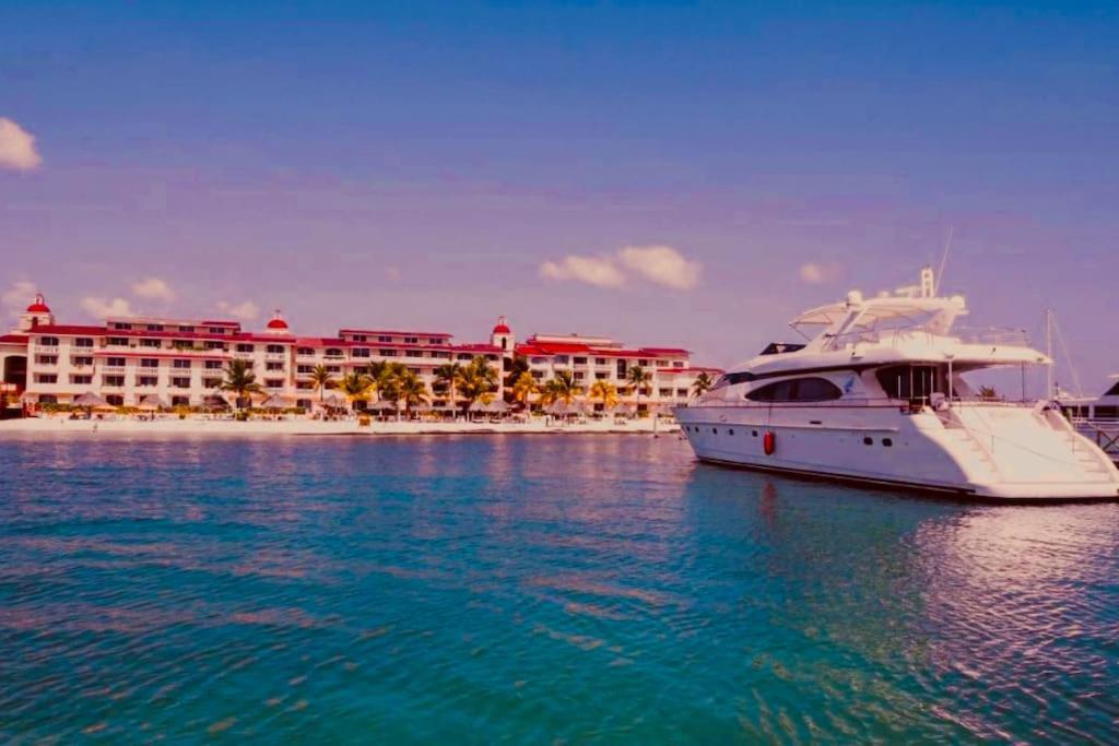 Punta Me Apartment Beach Front In The Hotel & Waterpark Cancún Exteriör bild
