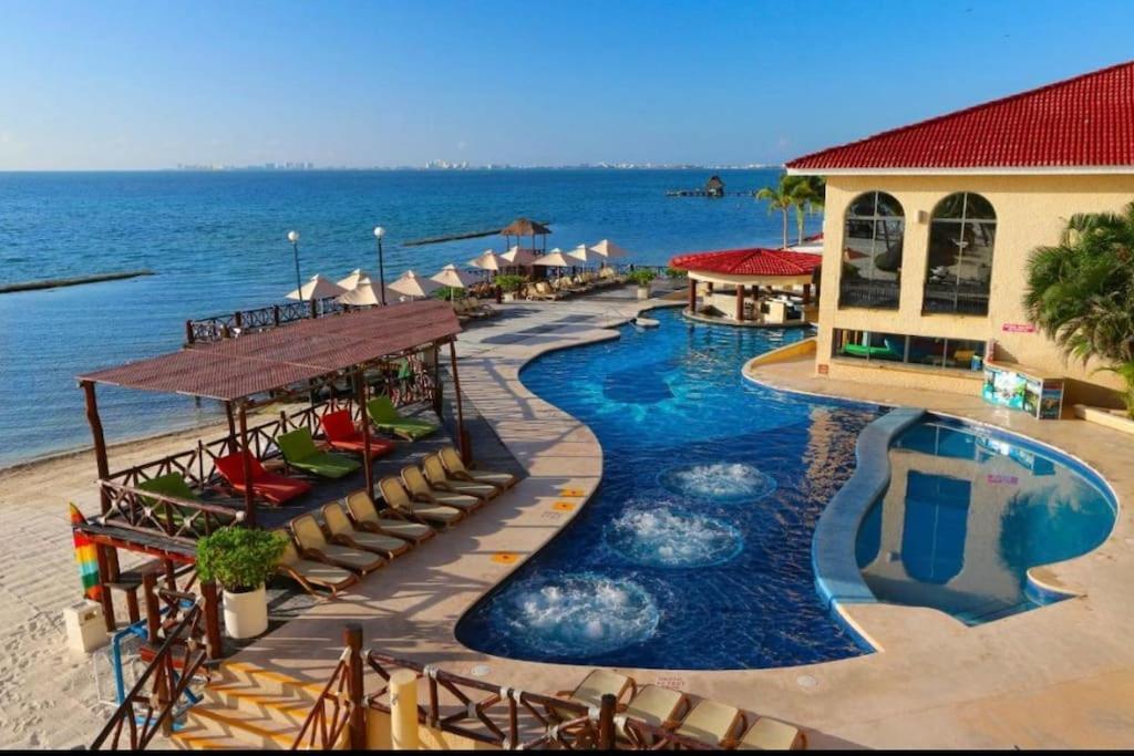 Punta Me Apartment Beach Front In The Hotel & Waterpark Cancún Exteriör bild